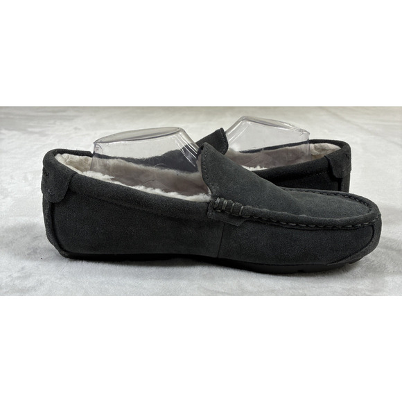 Koolaburra by UGG Men\'s Gray Suede Slip-On Shearling Lined Comfort Slippers 10